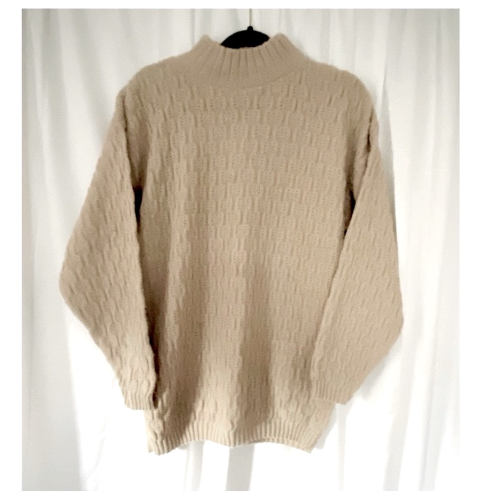 Lindsey Blake tan knit sweater. Size L